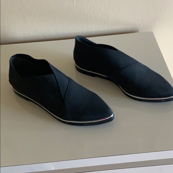 Shoe - Picture 2 of 6